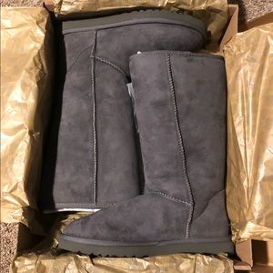 NWT UGG tall classic boot 9